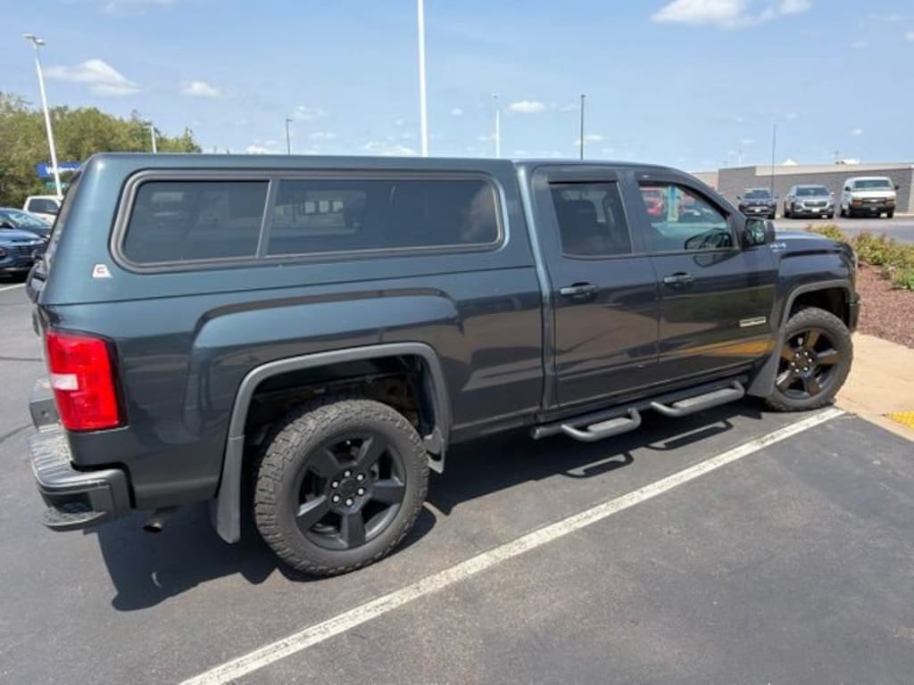 Used 2017 GMC Sierra 1500 4WD Double Cab 143.5 Truck