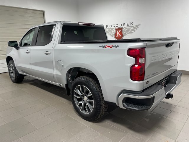 2022 Chevrolet Silverado 1500 LT photo 4