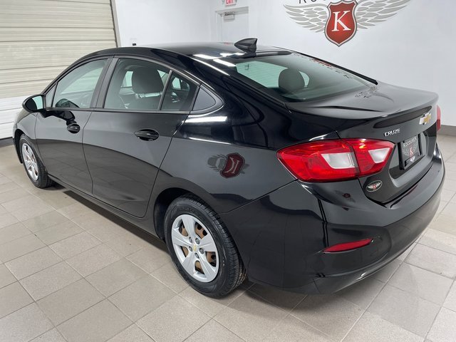 2018 Chevrolet Cruze LS photo 4