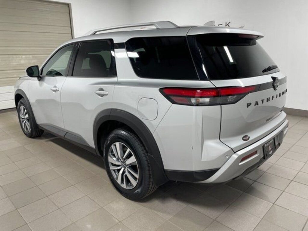 Used 2024 Nissan Pathfinder SL