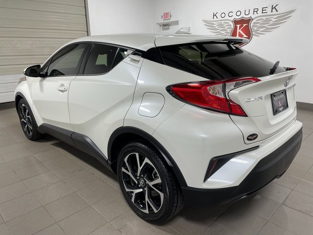 2019 Toyota C-HR XLE photo 3