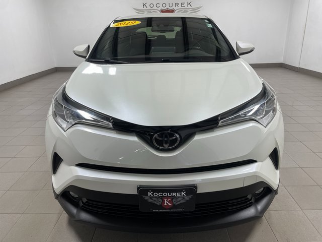 2019 Toyota C-HR XLE photo 2
