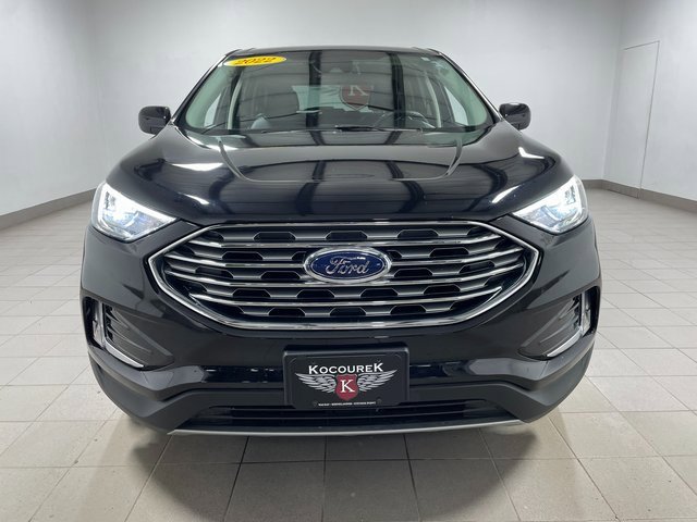 2022 Ford Edge SEL photo 2