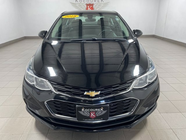 2018 Chevrolet Cruze LS photo 2