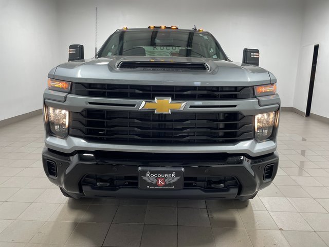 2026 Chevrolet Silverado 2500HD Custom photo 2