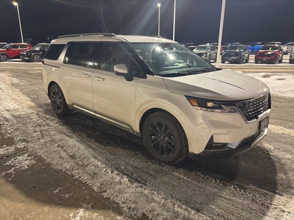 Used 2024 Kia Carnival SX