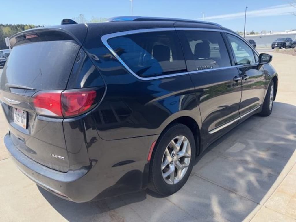 Used 2018 Chrysler Pacifica Limited