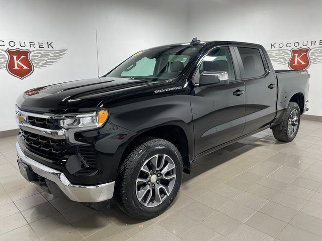 2022 Chevrolet Silverado 1500 LT photo 3