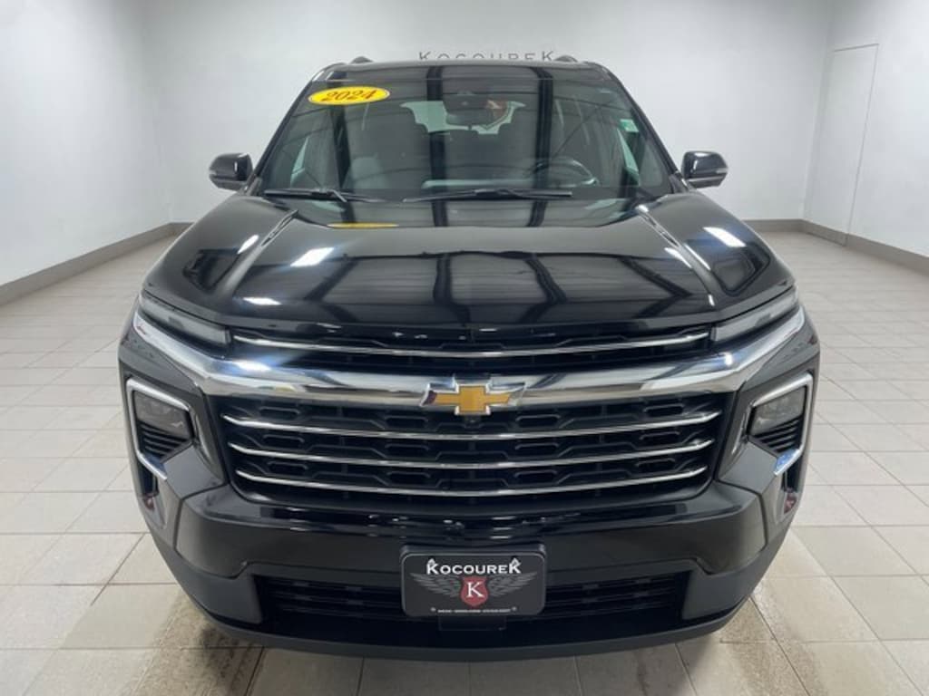 Used 2024 Chevrolet Traverse LT SUV