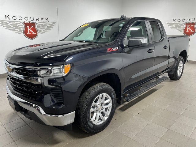 2022 Chevrolet Silverado 1500 LT photo 3