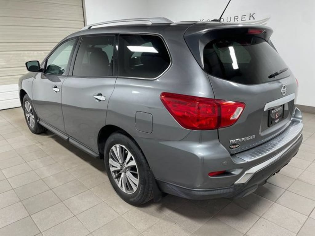 Used 2017 Nissan Pathfinder SV