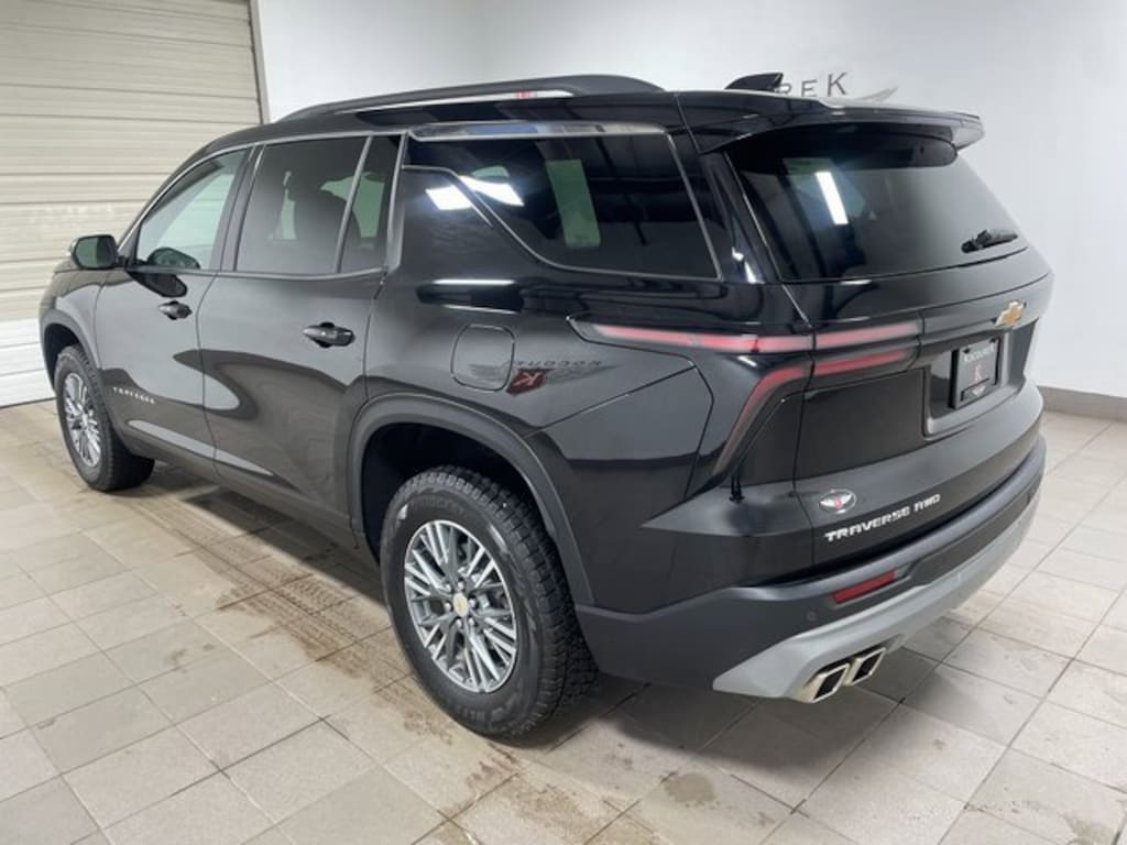 Used 2024 Chevrolet Traverse LT SUV