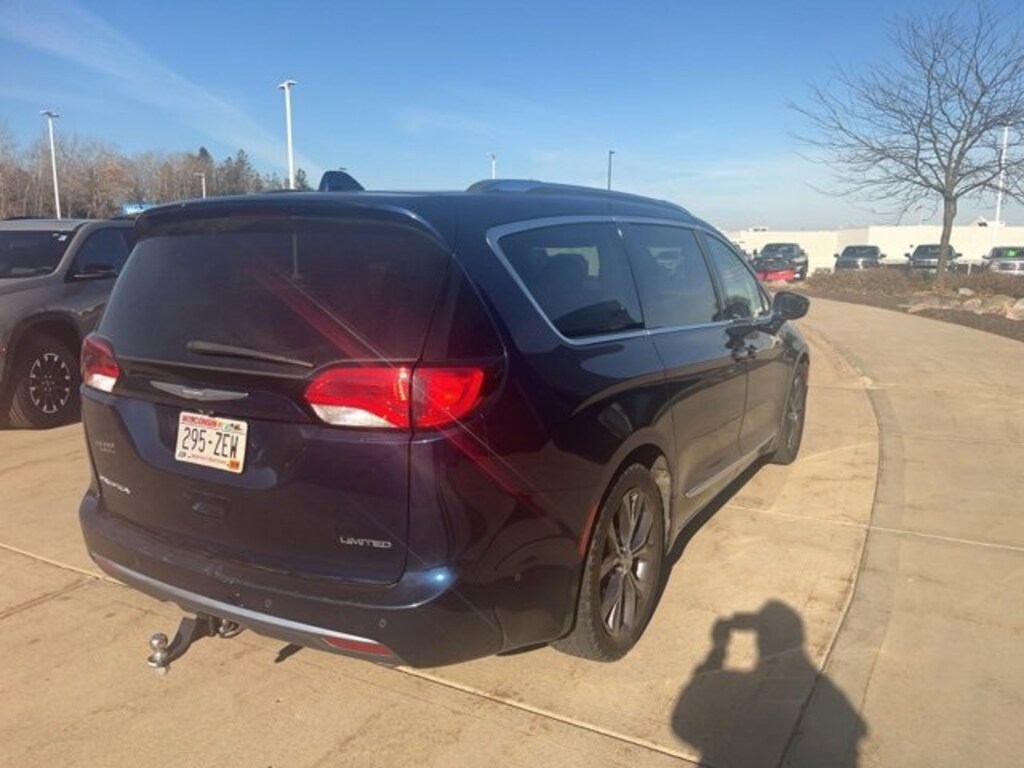 Used 2017 Chrysler Pacifica Limited