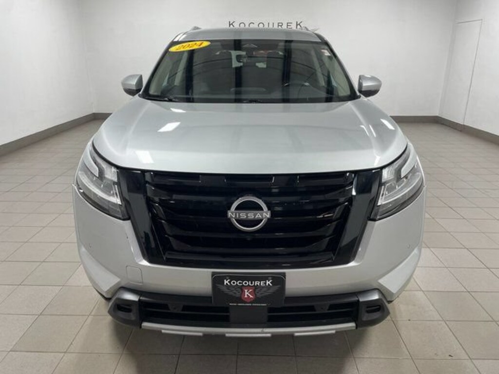 Used 2024 Nissan Pathfinder SL