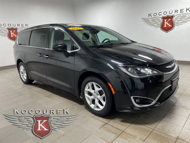 2017 Chrysler Pacifica Touring Plus's photo