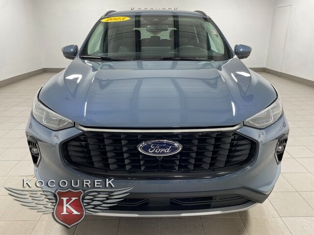 2023 Ford Escape Platinum photo 2