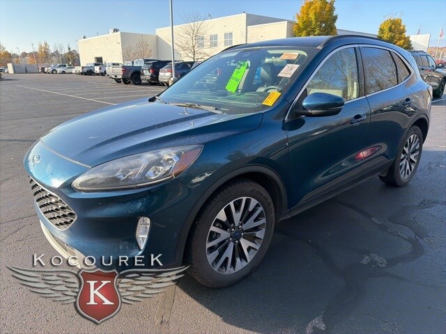 2020 Ford Escape Titanium photo 2