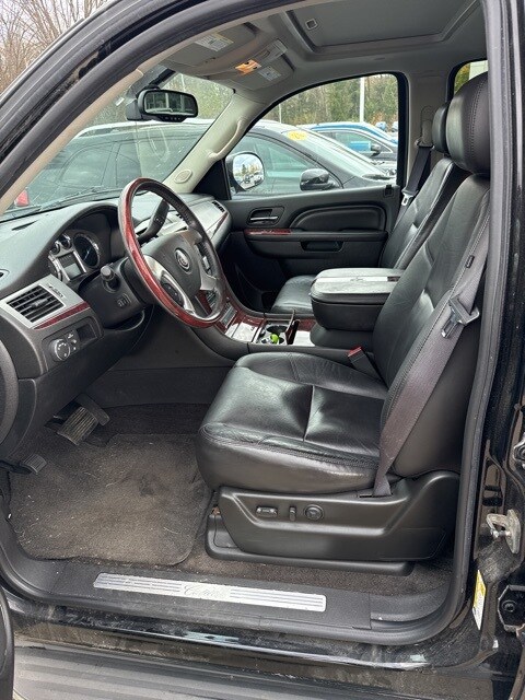 2011 Cadillac Escalade EXT Luxury photo 3