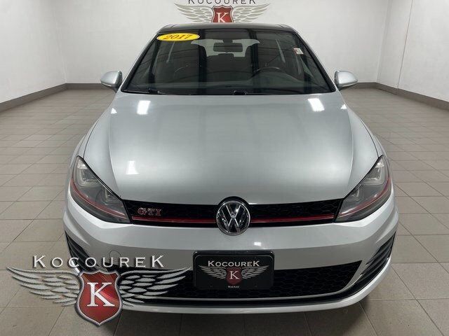 2017 Volkswagen Golf GTI SE photo 2