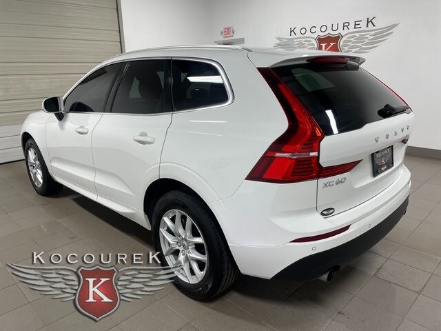 2020 Volvo XC60 T5 Momentum photo 4