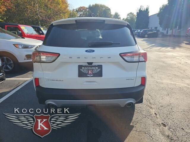 2022 Ford Escape Titanium photo 3