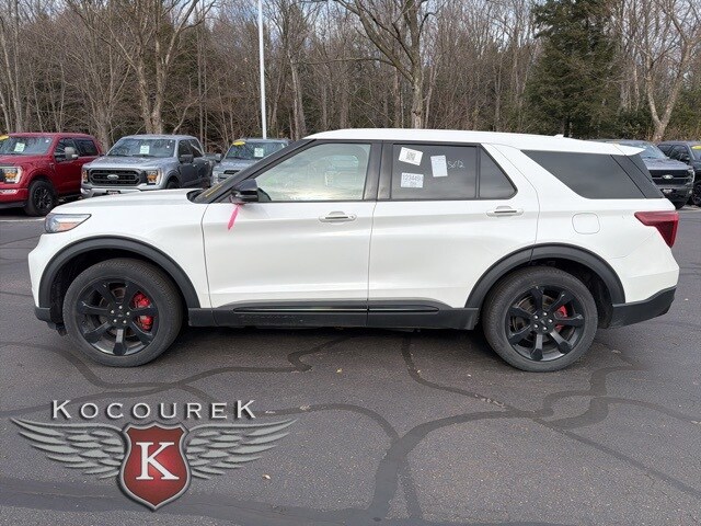 2022 Ford Explorer ST photo 2