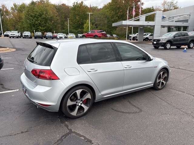 2017 Volkswagen Golf GTI SE photo 3