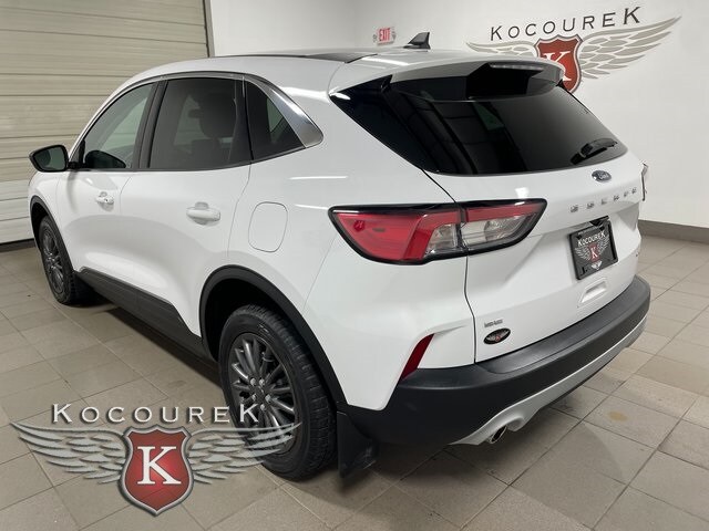 2022 Ford Escape SE photo 3