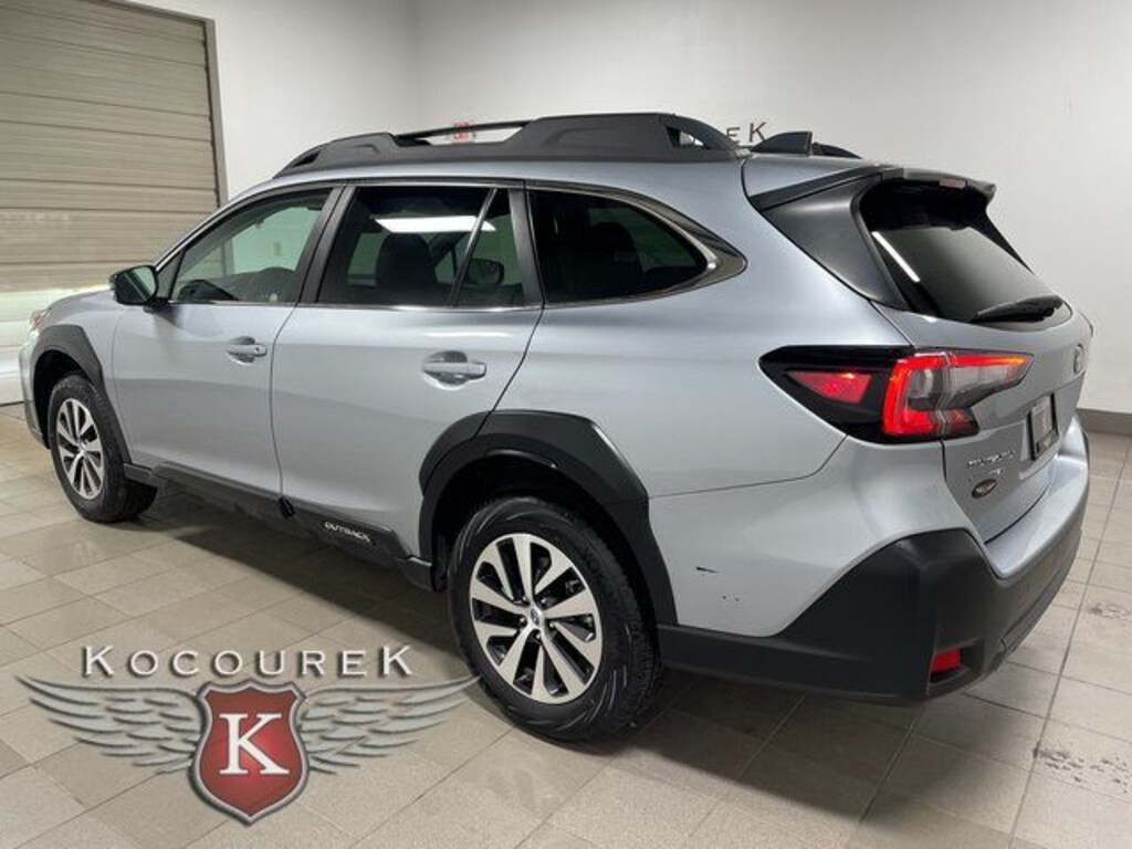 Used 2025 Subaru Outback Premium SUV
