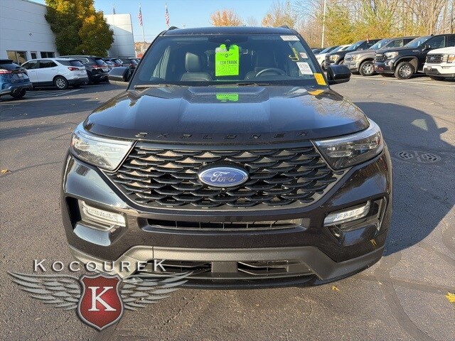 2022 Ford Explorer ST-Line photo 2