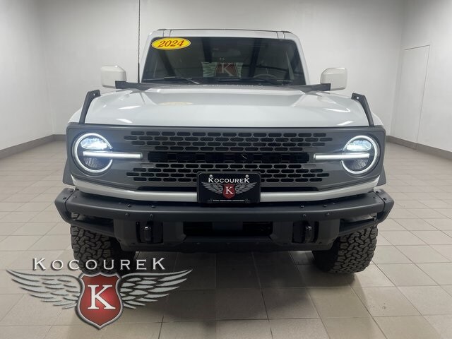 2024 Ford Bronco Badlands photo 2