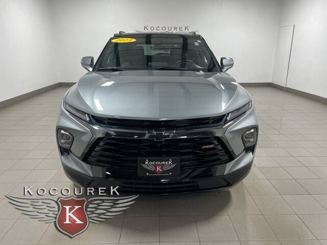 2023 Chevrolet Blazer RS photo 2