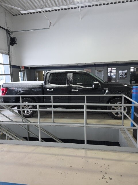 2021 Ford F-150 XLT photo 2