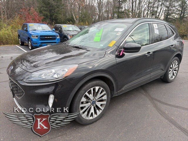 2022 Ford Escape Titanium photo 3