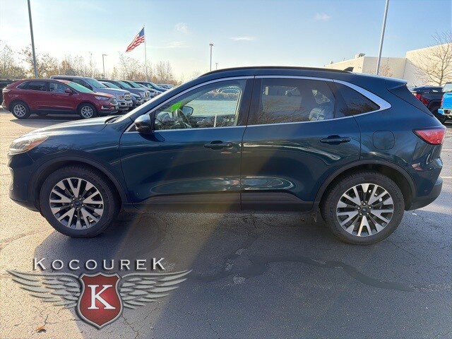 2020 Ford Escape Titanium photo 3