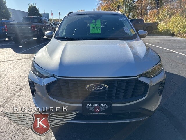 2023 Ford Escape Platinum photo 2
