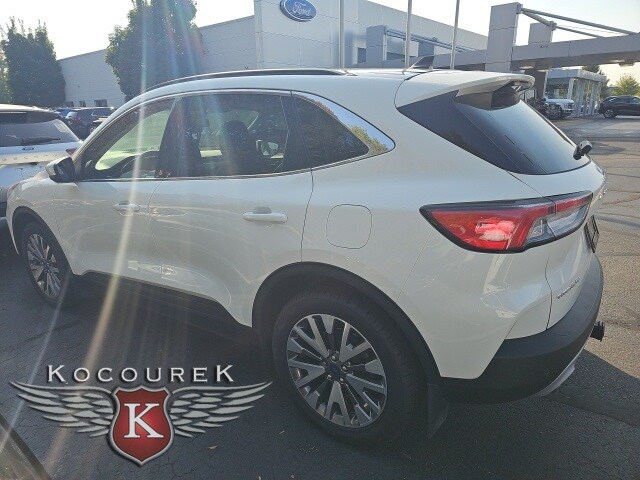 2022 Ford Escape Titanium photo 2