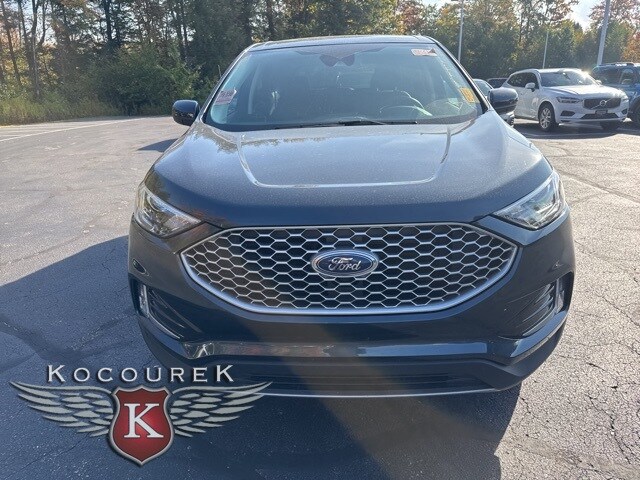 2024 Ford Edge SEL photo 2