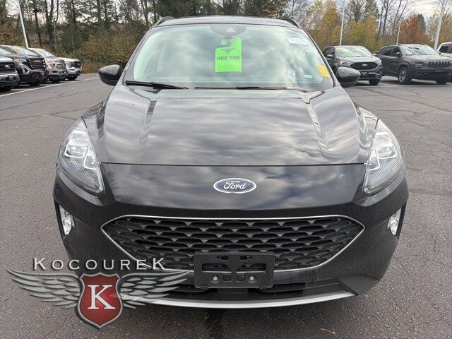 2022 Ford Escape Titanium photo 2