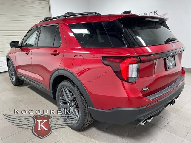 2025 Ford Explorer ST photo 4