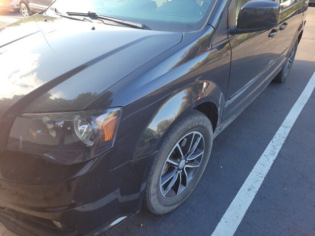 2017 Dodge Grand Caravan GT photo 2