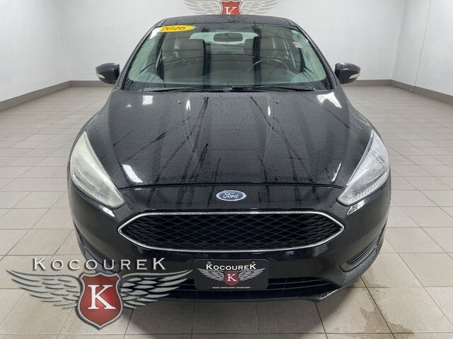 2016 Ford Focus SE photo 2