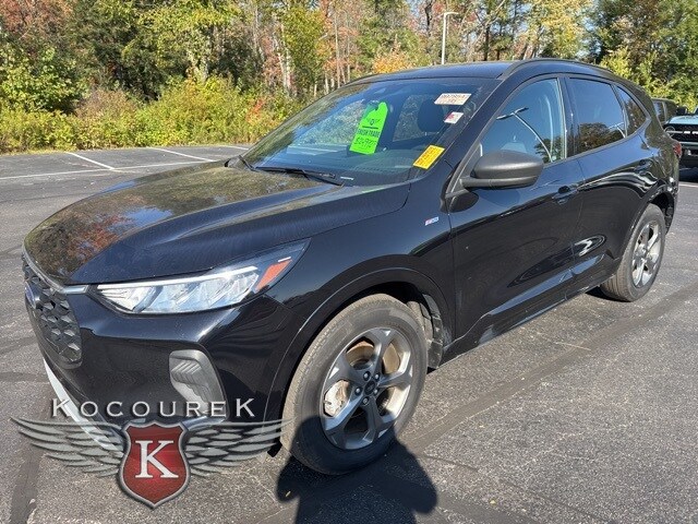 2023 Ford Escape ST-Line photo 2
