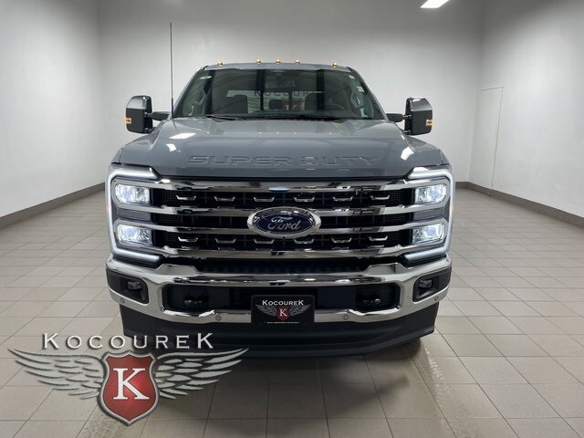 2025 Ford F-250 photo 2