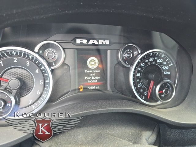 2021 RAM 1500 Big Horn/Lone Star 4x4 Crew Cab 5'7's photo