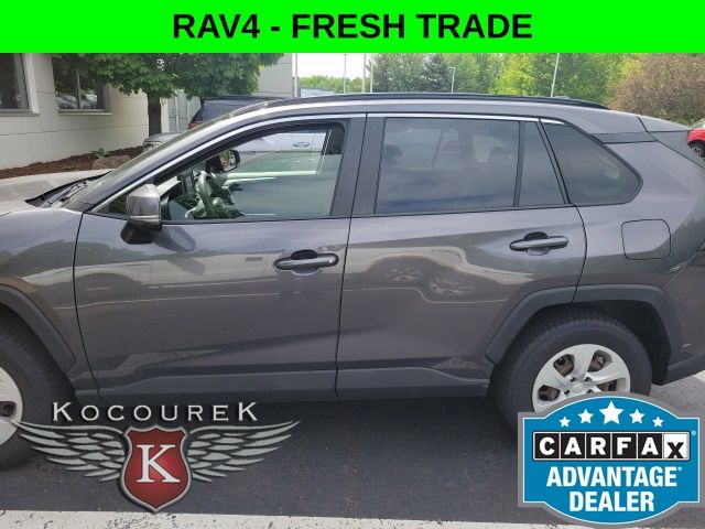 2019 Toyota RAV4 LE FWD's photo