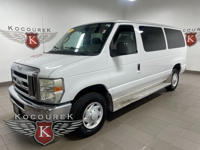 2008 Ford E-350 XL Passenger photo 3