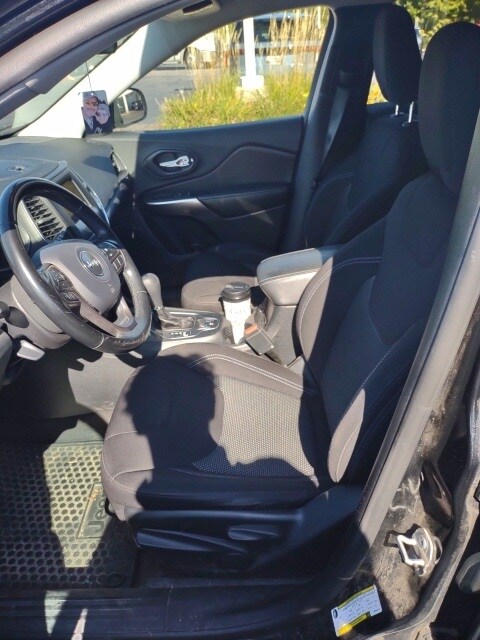 2020 Jeep Cherokee Latitude photo 2
