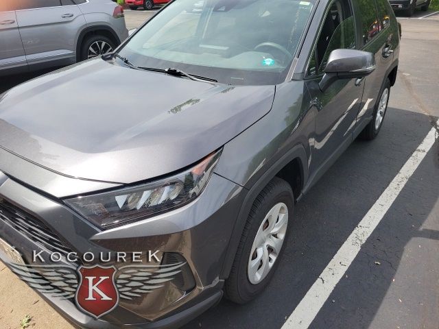 2019 Toyota RAV4 LE FWD's photo