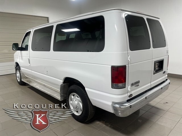 2008 Ford E-350 XL Passenger photo 4